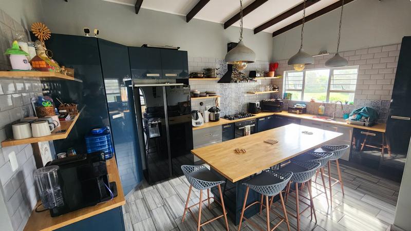 6 Bedroom Property for Sale in Paradise Beach Eastern Cape